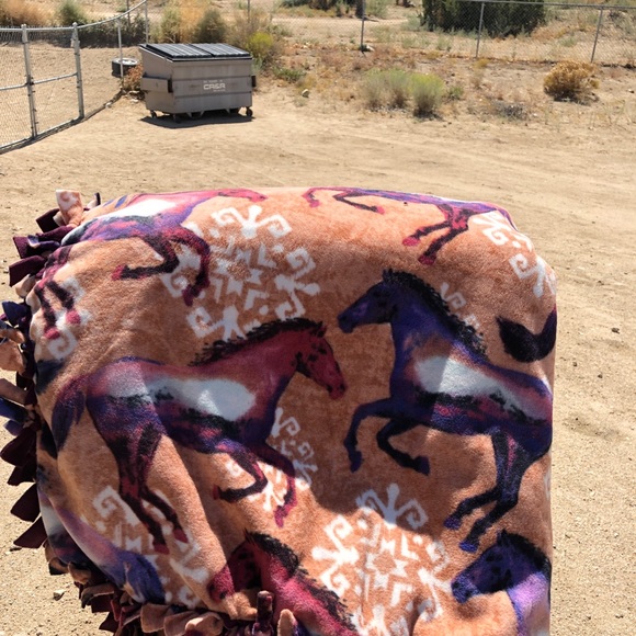 Tie Blanket, Beautiful Horse’s - Picture 5 of 5